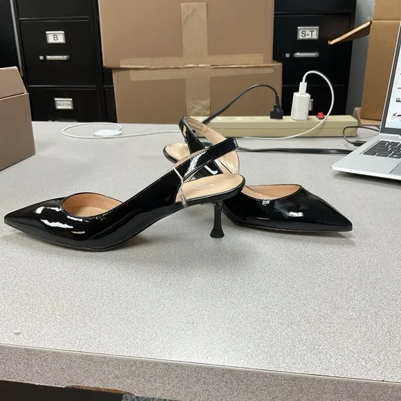 NWT Bianca Di Womens Size 36 Black Pointed Toe Slingback Kitten Heels Glossy - Picture 2 of 4